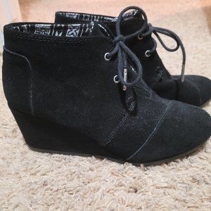 Tom's wedge bootie size 8